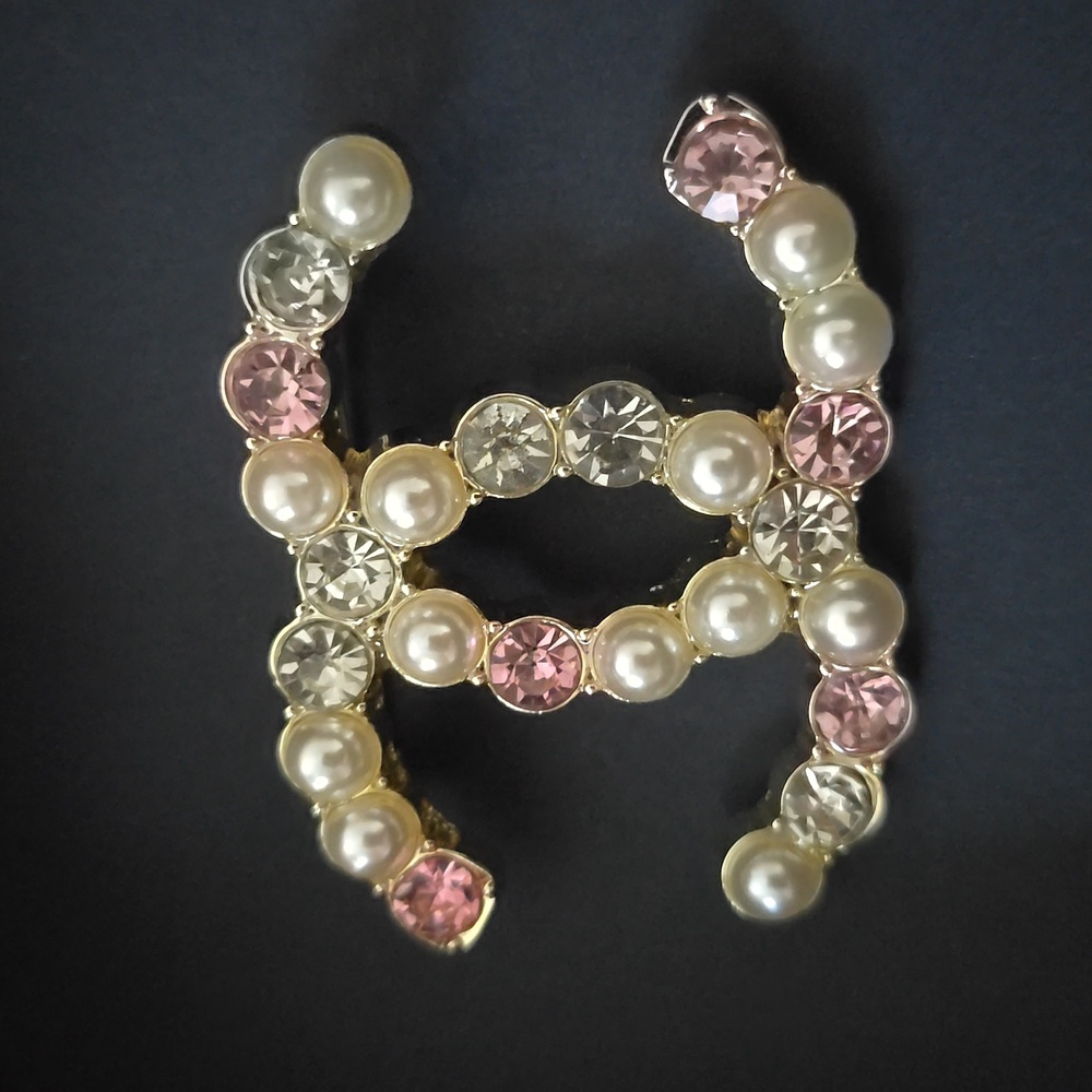 Like New! Authentic CHANEL CC Pearl Crystal Embellished Brooch PINK - Picture 12 of 16